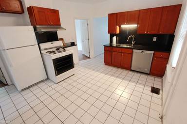 Main picture of 604 Broadway