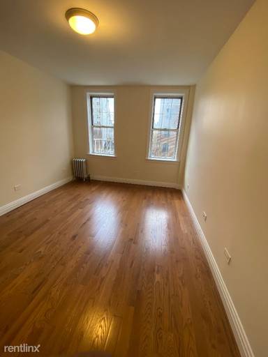 Main picture of 117 W 13th St