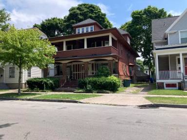 Main picture of 450 Meigs St