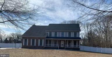 Main picture of 101 Tarks Ln