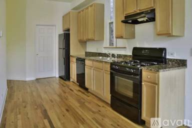 Main picture of 2636 N Halsted St