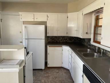 Main picture of 3215 S Mount Carmel Ave