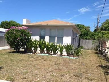 Main picture of 4910 Pinewood Ave