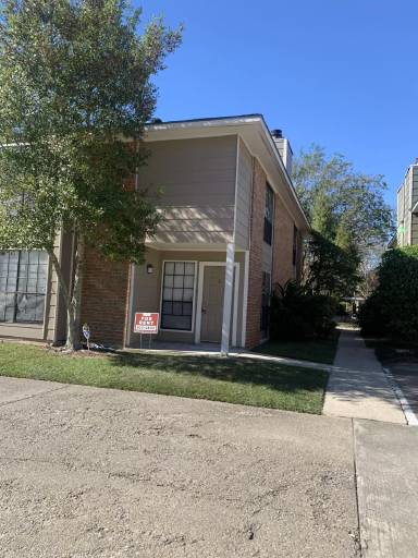 Main picture of 251 Antrim Dr