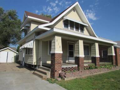 Main picture of 218 S 9th St