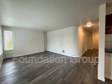 Main picture of 745 Summit Ave E
