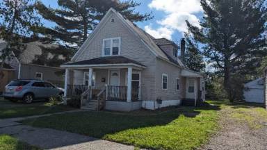 Main picture of 2262 S Hamilton St