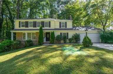Main picture of 220 Greencrest Ct