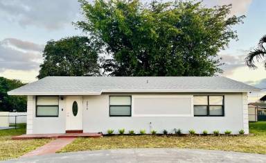 Main picture of 2870 NW 26th St