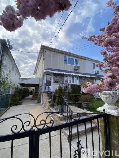 Main picture of 146 226th St
