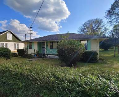 Main picture of 210 Columbian Ave