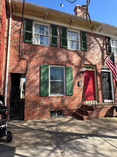 Main picture of 25 Crosswicks St