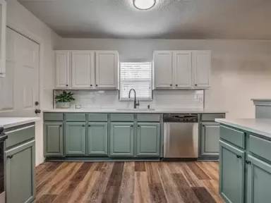 Main picture of 907 Dakota St