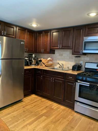 Main picture of 73 Monmouth St