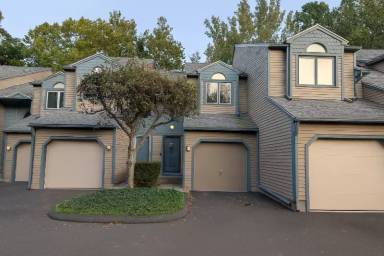 Main picture of 15 Perry Ave