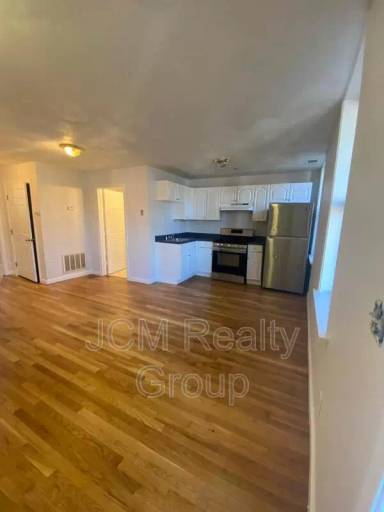 Main picture of 44 Hawthorne St