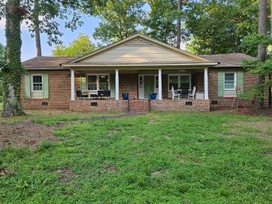 Main picture of 221 York Rd