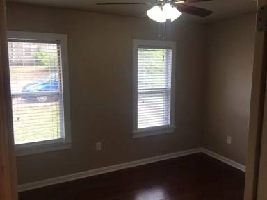 Main picture of 410 E Cherry Ave