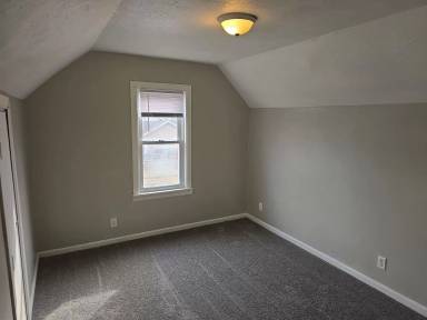 Main picture of 318 E 9th St
