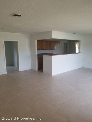 Main picture of 3950 NW 34th St