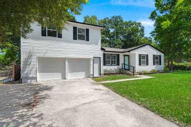 Main picture of 2720 N Oakridge Cir