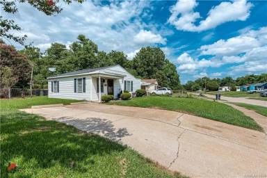Main picture of 3530 Pleasant Dr