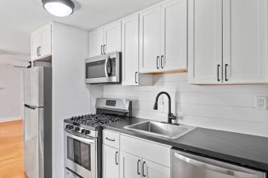 Main picture of 42 Saratoga Ave