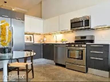 Main picture of 1313 W Randolph St