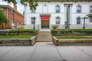 Main picture of 610 N Logan St