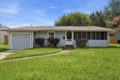 Main picture of 2281 Des Jardines St
