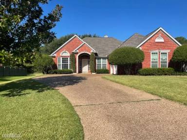 Main picture of 716 Ticonderoga Dr