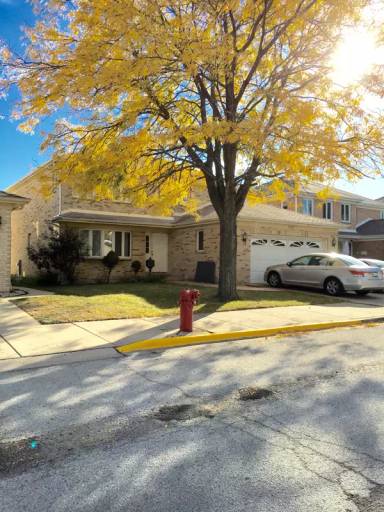 Main picture of 6517 W Belle Plaine Ave