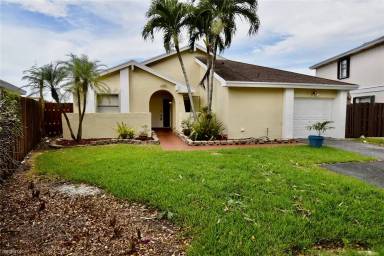 Main picture of 15015 SW 52nd Ln