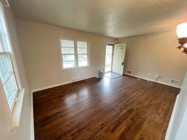 Main picture of 2537 S 46th Ave