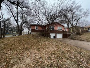Main picture of 7372 Lathrop Ave