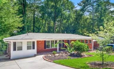 Main picture of 2473 Woodacres Rd NE