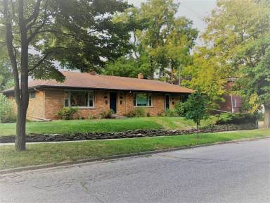 Main picture of 518 W Hoover Ave