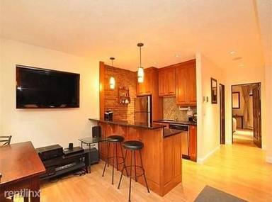 Main picture of 124 Chandler St