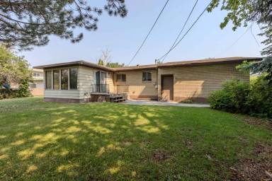 Main picture of 587 W Main St