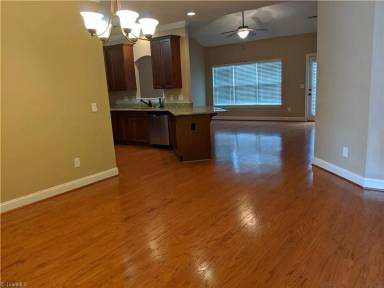 Main picture of 123 Chestnut Bend Dr