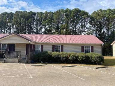 Main picture of 319 Highway 15 S