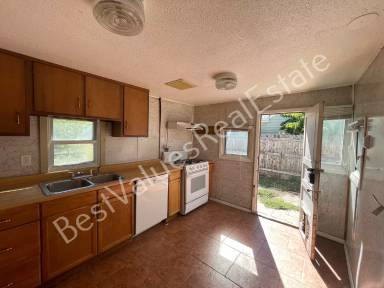 Main picture of 2084 Elmira St