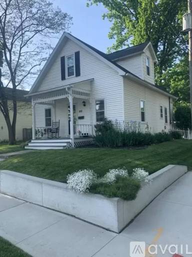 Main picture of 140 Walnut St