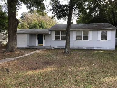 Main picture of 221 Betty Rd