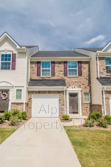 Main picture of 305 Christiane Way