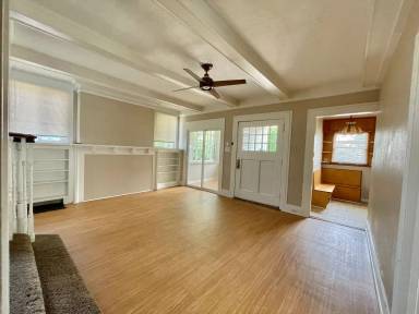 Main picture of 1921 8th Ave