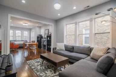 Main picture of 3024 N Avers Ave