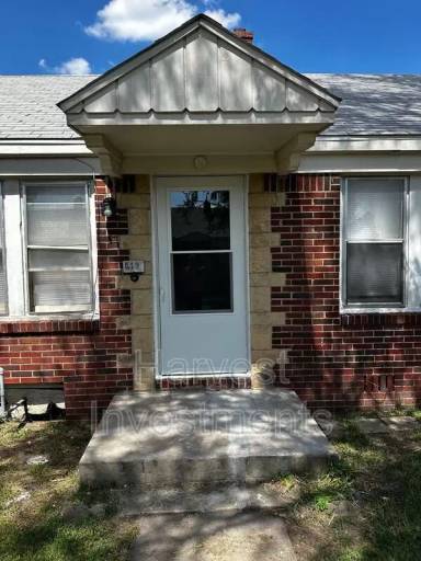 Main picture of 419 N Indiana Ave