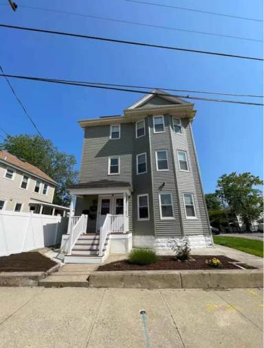Main picture of 71 Fairview Ave