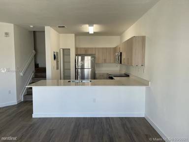 Main picture of 15560 SW 136th St